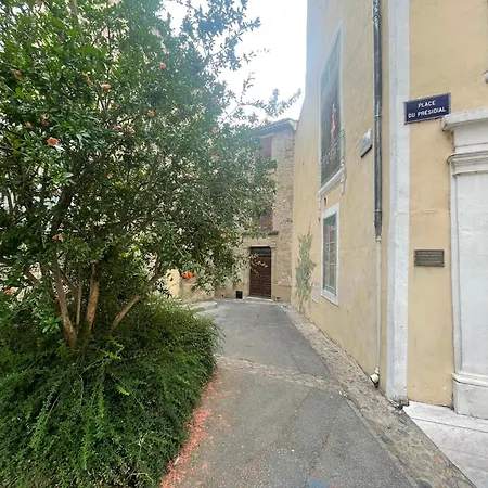 Le Petit Pendentif - Coeur De Cathedrale - Rdc Apartment